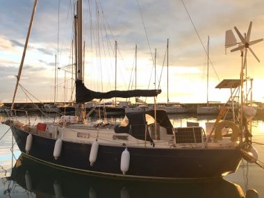 victora 34 sailboat seen from the port side